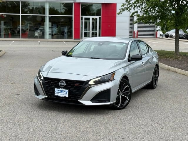 Used 2023 Nissan Altima 2.5 SR FWD image 9
