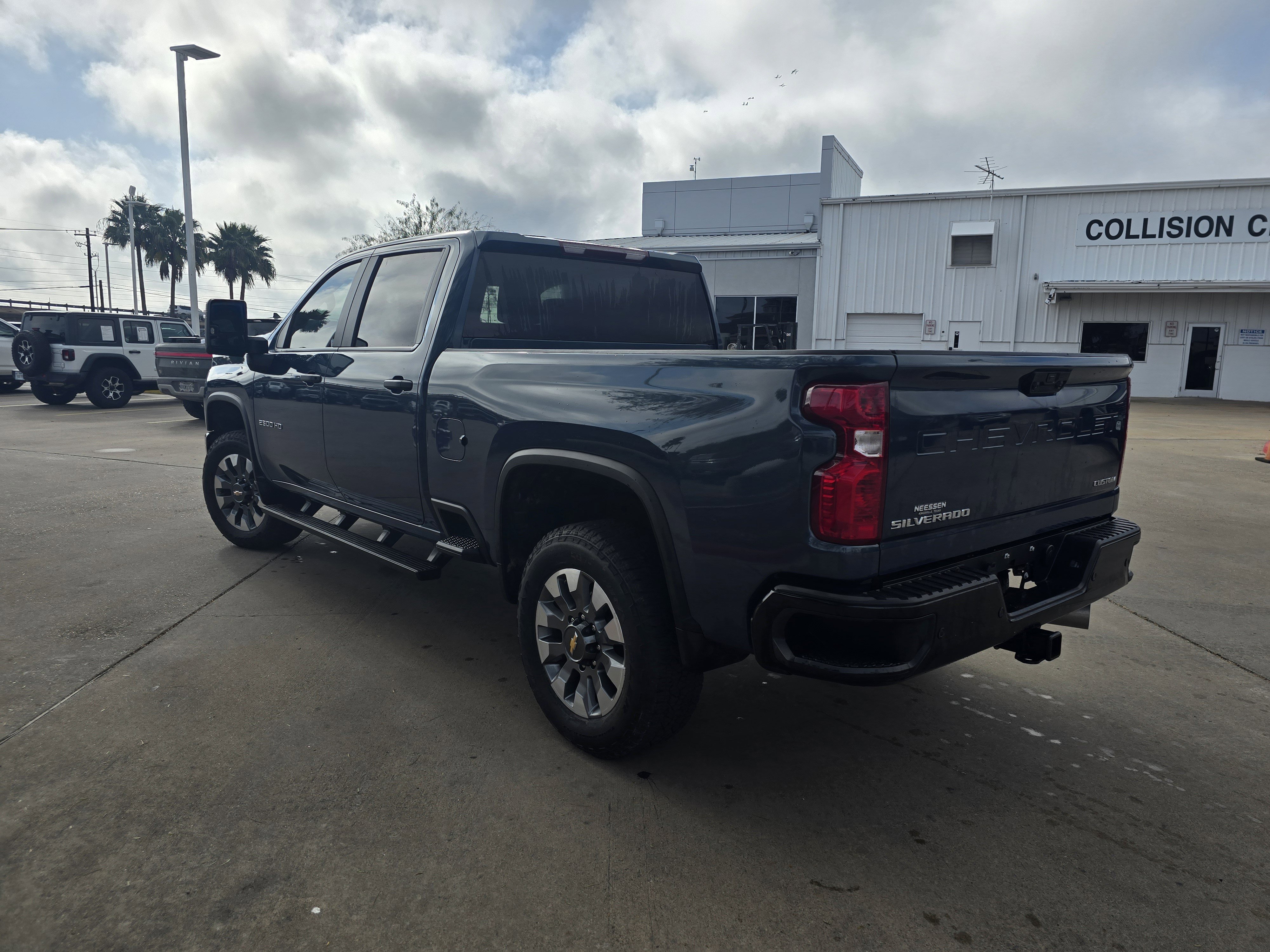 Used 2025 Chevrolet Silverado 2500 Custom w/ Custom Value Package image 5