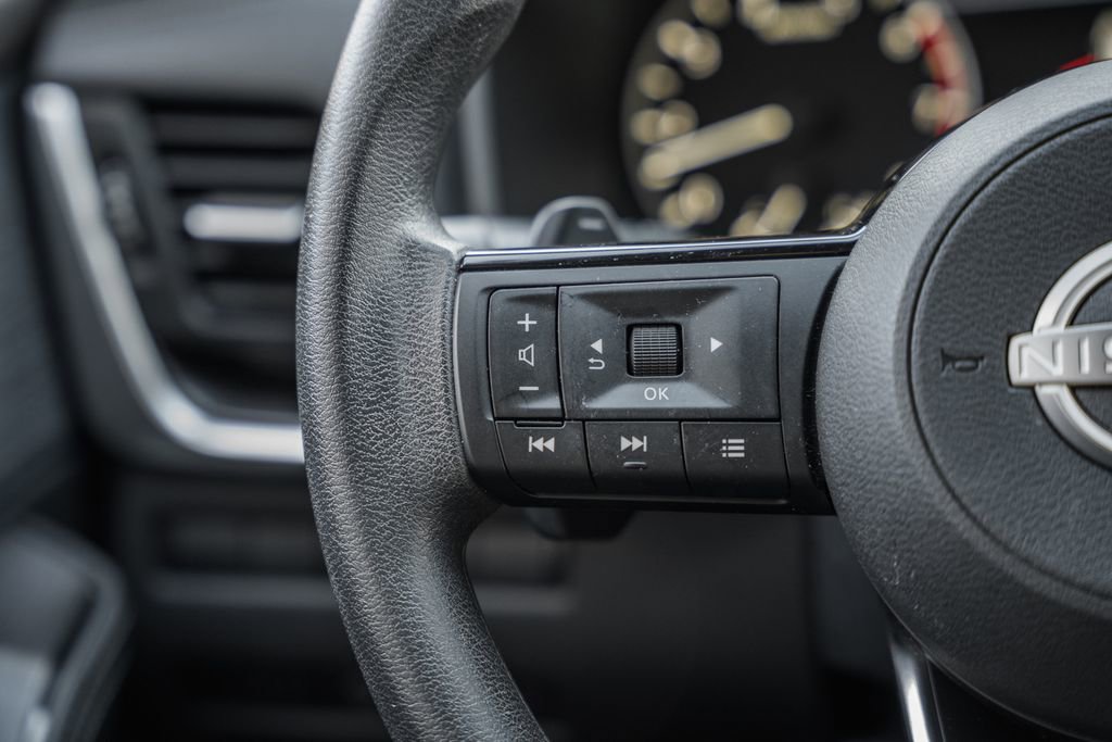 Used 2023 Nissan Rogue SV image 26