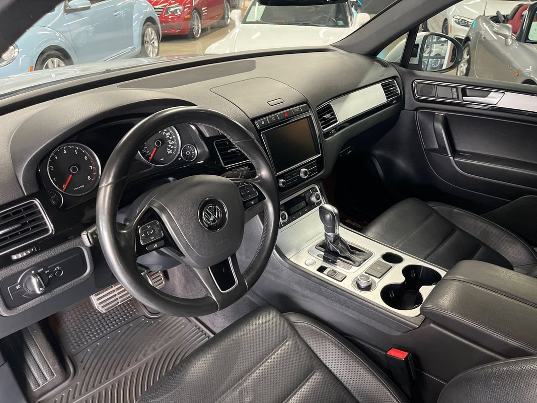 Used 2017 Volkswagen Touareg Wolfsburg Edition AWD/4WD image 36