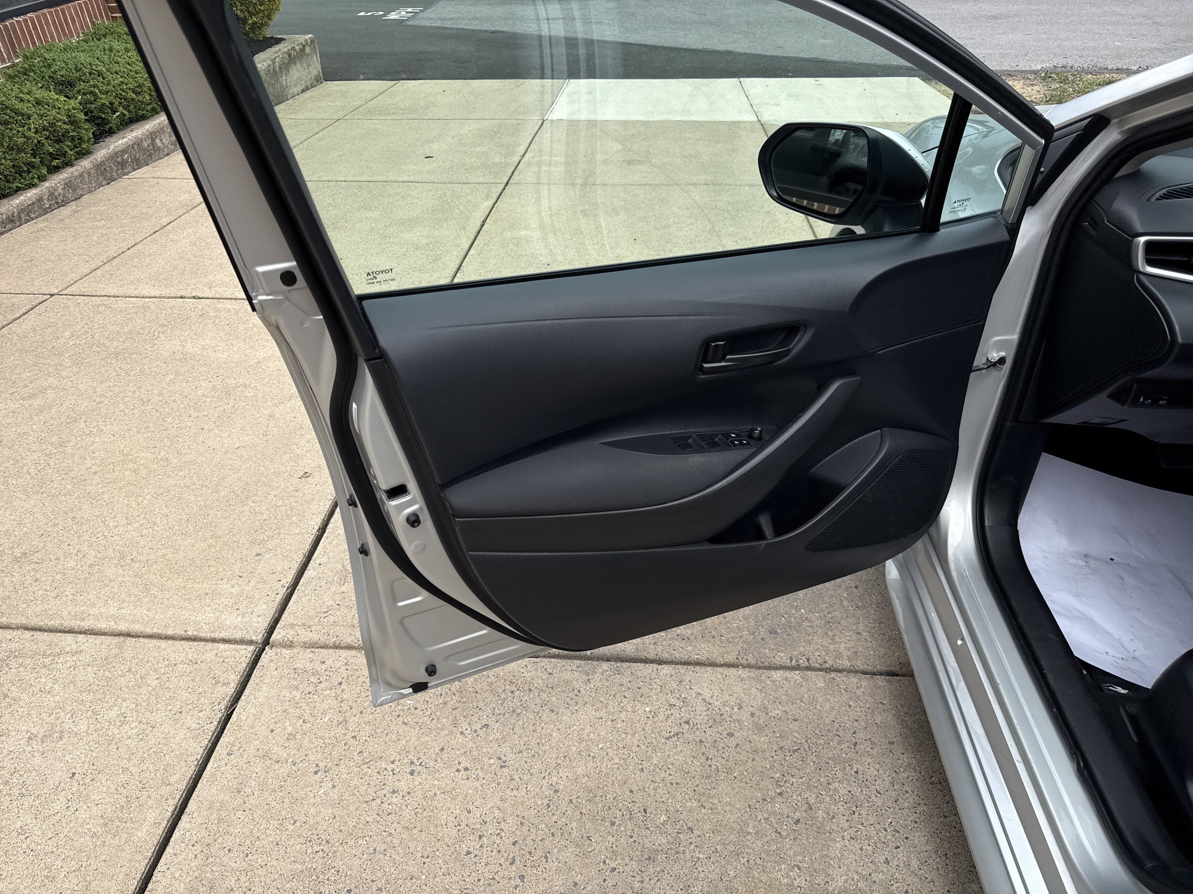 Used 2025 Toyota Corolla LE FWD image 15