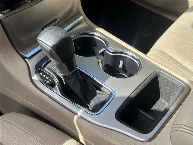 Used 2019 Jeep Grand Cherokee Laredo w/ 18" Wheel & 8.4" Radio Group AWD/4WD image 16