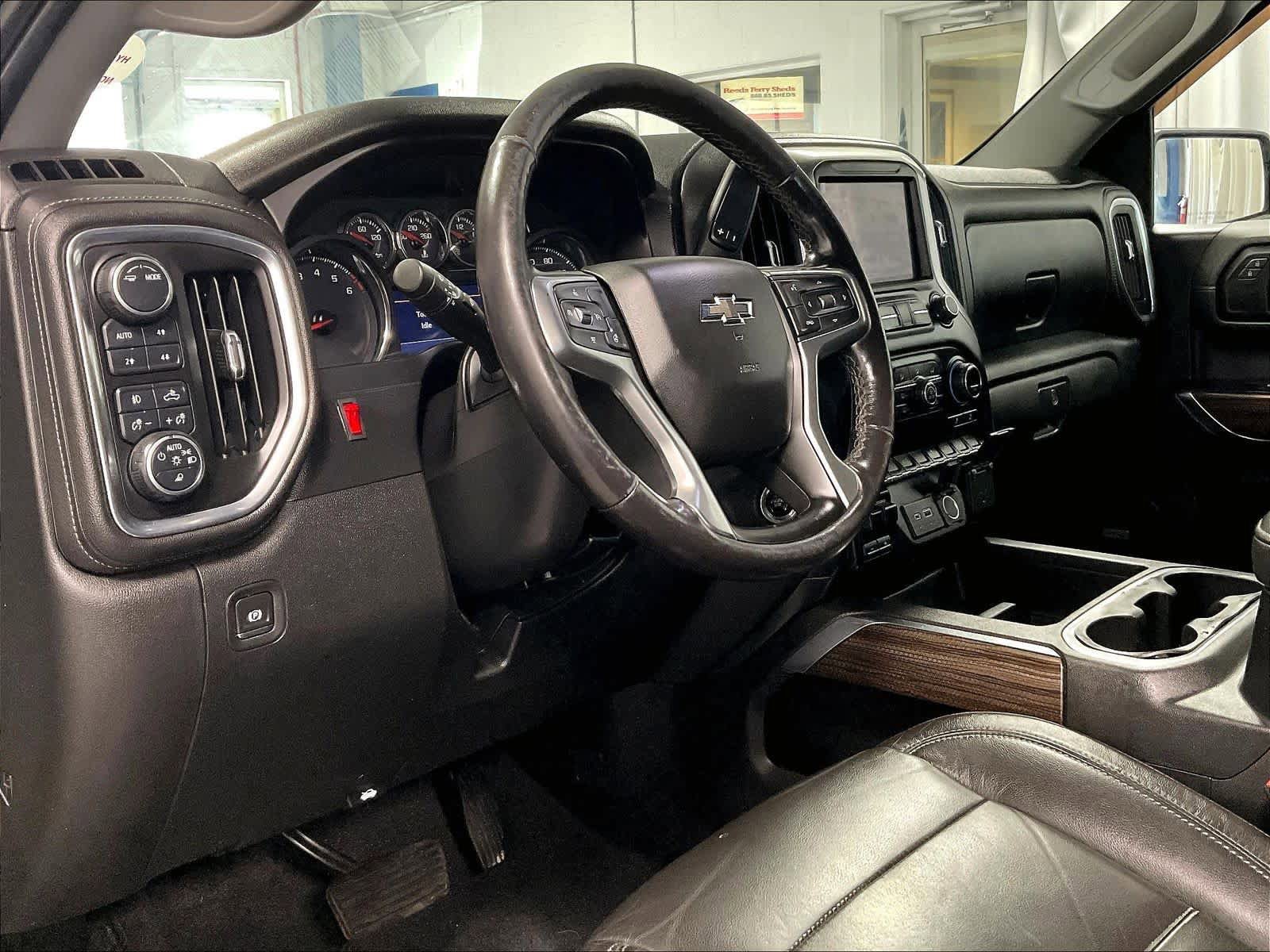 Used 2020 Chevrolet Silverado 1500 LT Trail Boss w/ Midnight Edition AWD/4WD image 8