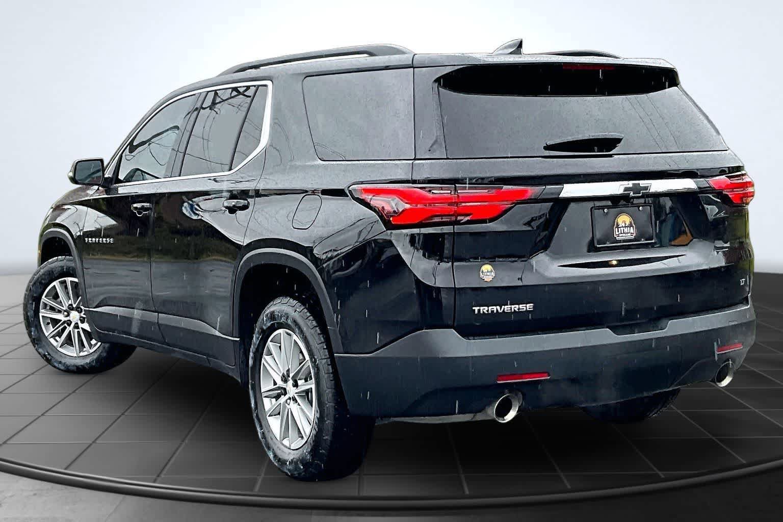 Used 2023 Chevrolet Traverse LT FWD image 4