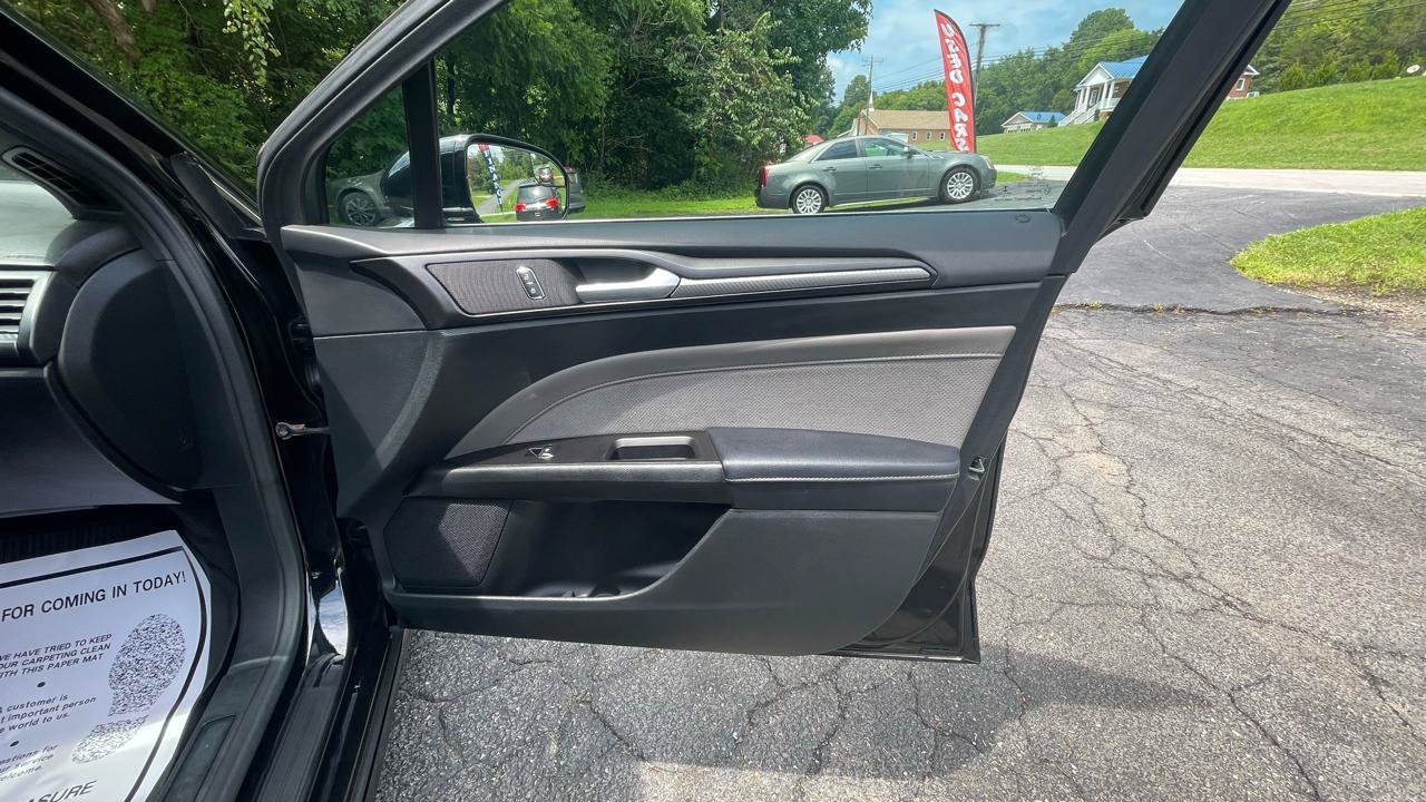 Used 2017 Ford Fusion Sport AWD/4WD image 28