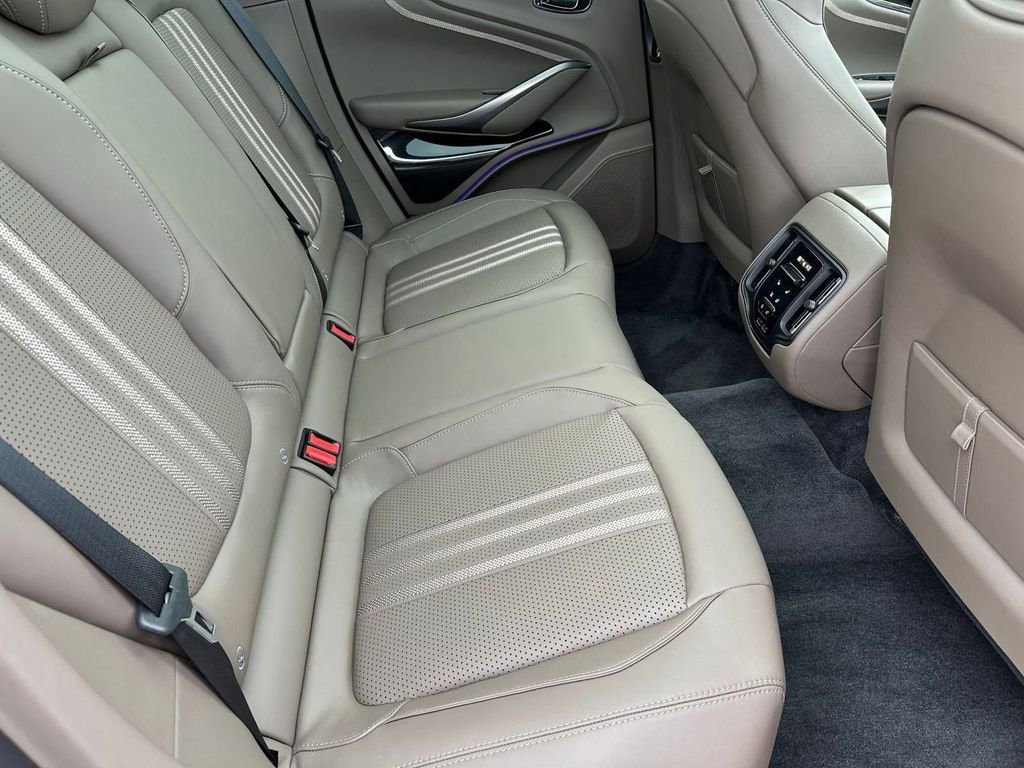 New 2026 Aston Martin DBX 707 image 27