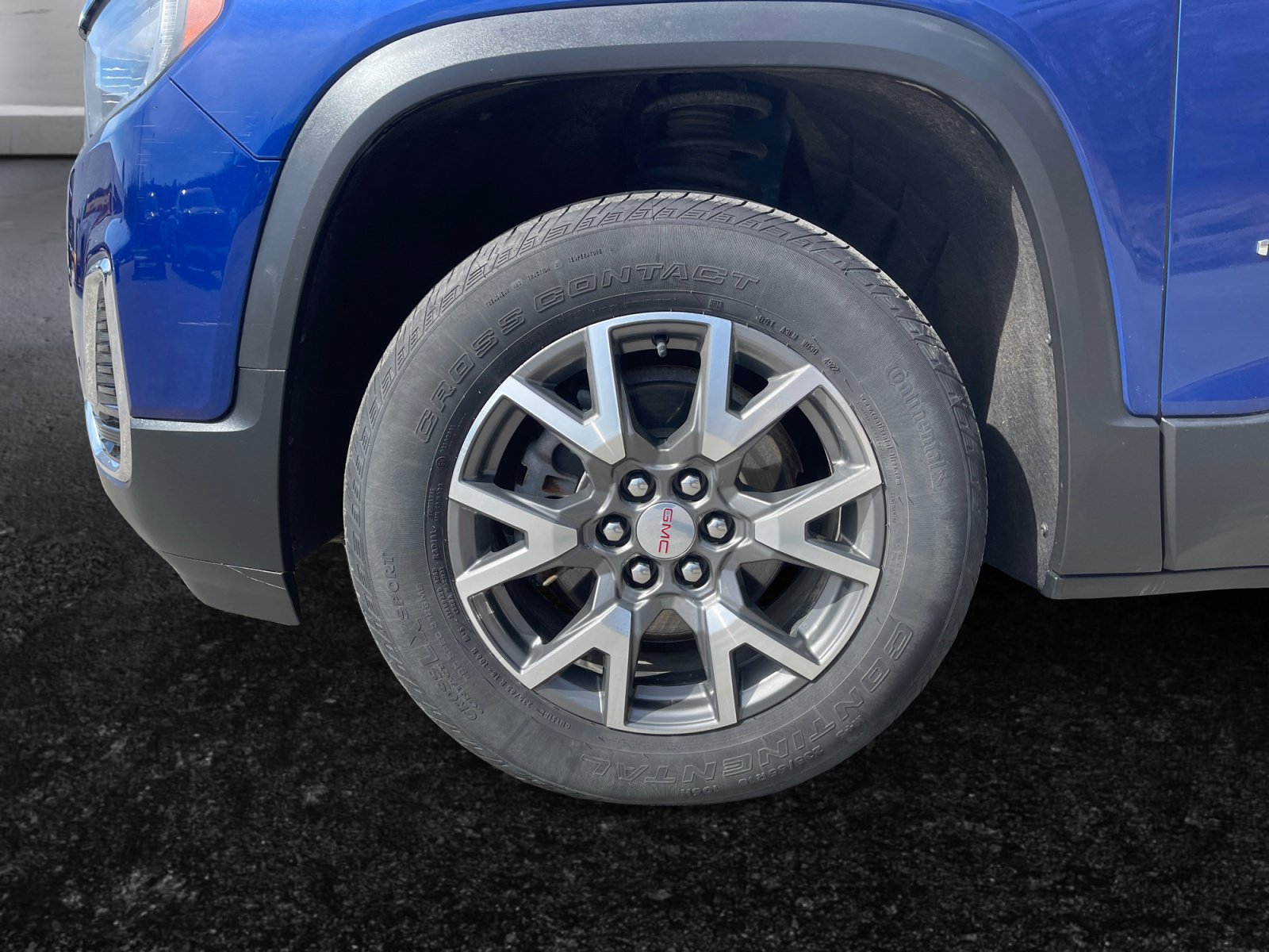 Used 2023 GMC Acadia SLE image 15