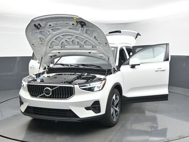 Used 2023 Volvo XC40 B4 Plus w/ Protection Package Premier image 52