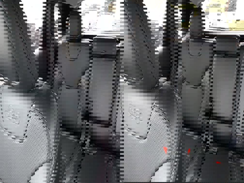 Used 2019 Jeep Cherokee Limited w/ Luxury Group image 14