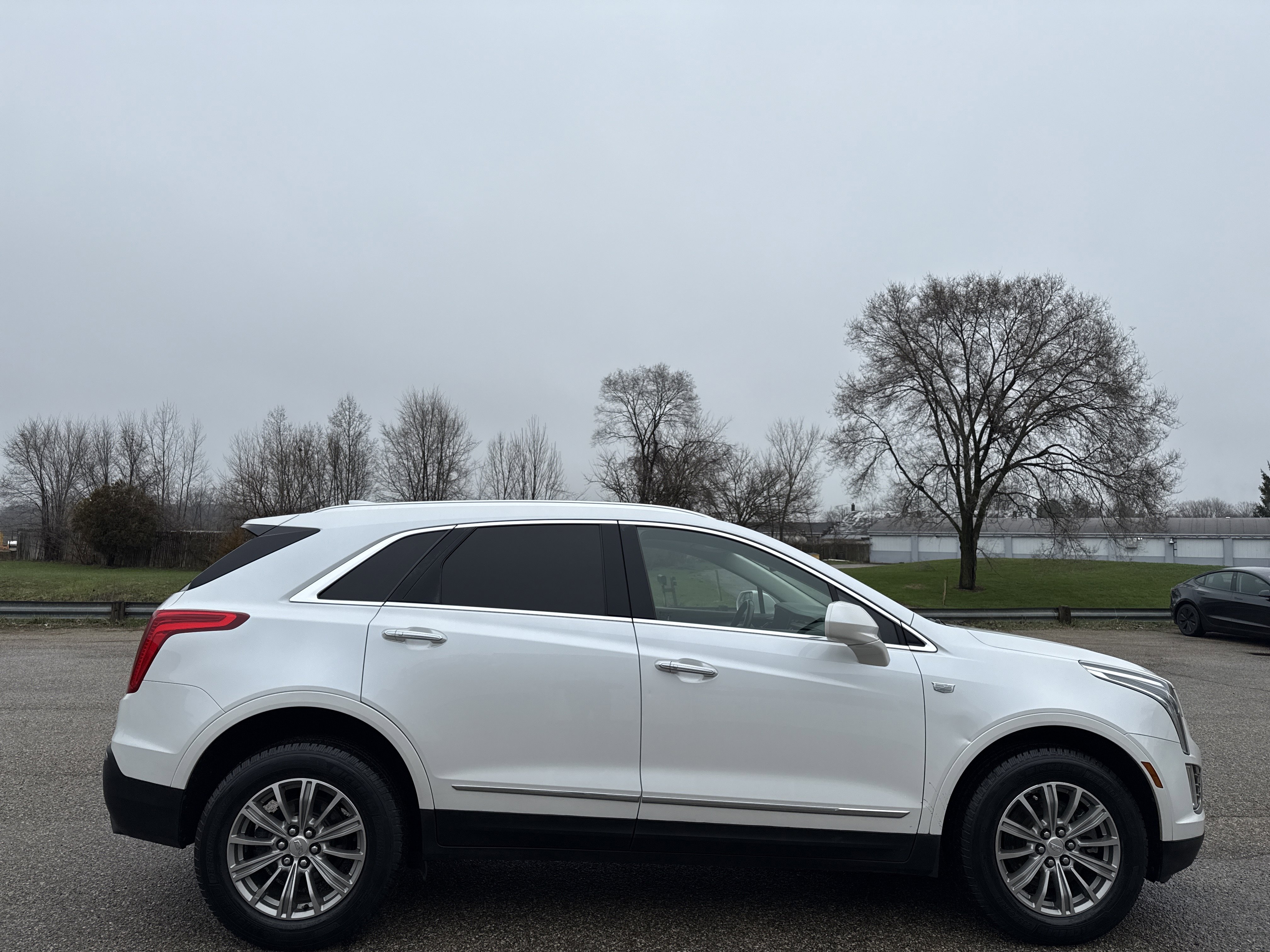 Used 2019 Cadillac XT5 Luxury AWD/4WD image 2