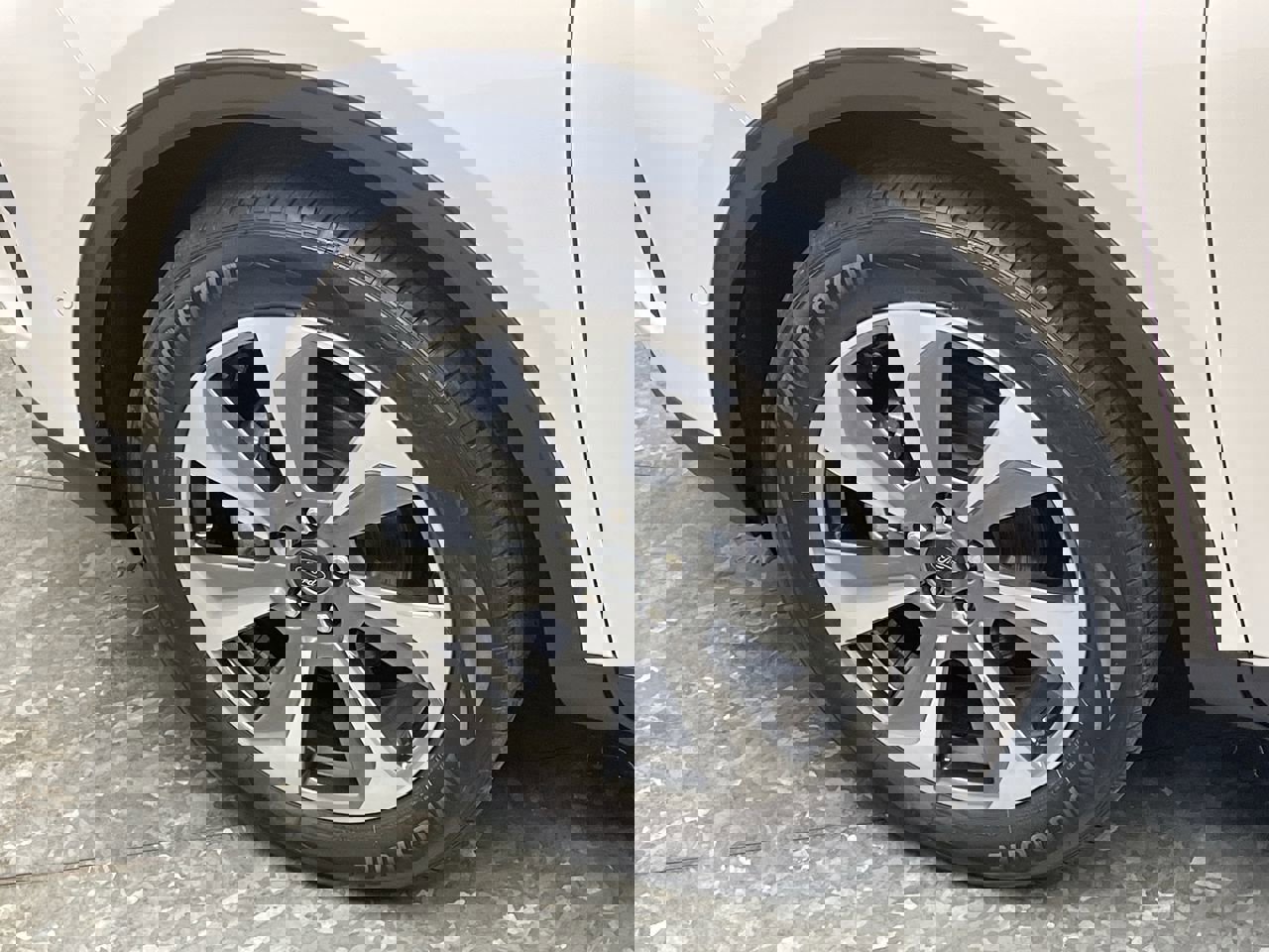 Certified 2024 Ford Escape Platinum w/ Premium Technology Package image 35