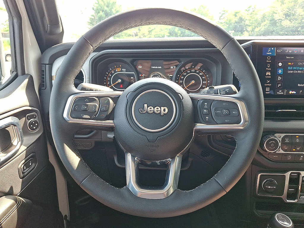 Used 2025 Jeep Wrangler Unlimited Sahara AWD/4WD image 17