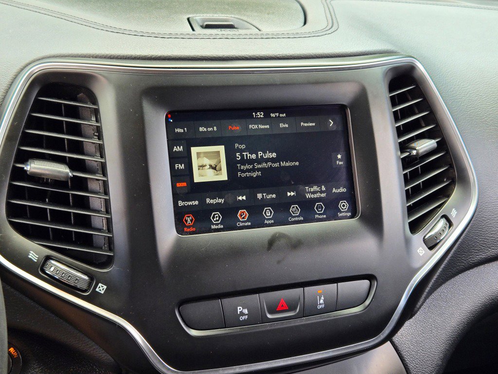 Used 2021 Jeep Cherokee Latitude Plus image 24