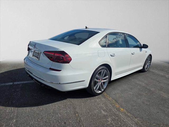 Used 2018 Volkswagen Passat 2.0T R-Line w/ R-Line Lighting Package FWD image 3