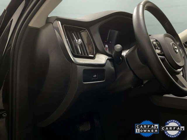 Used 2025 Volvo XC60 B5 Plus image 27
