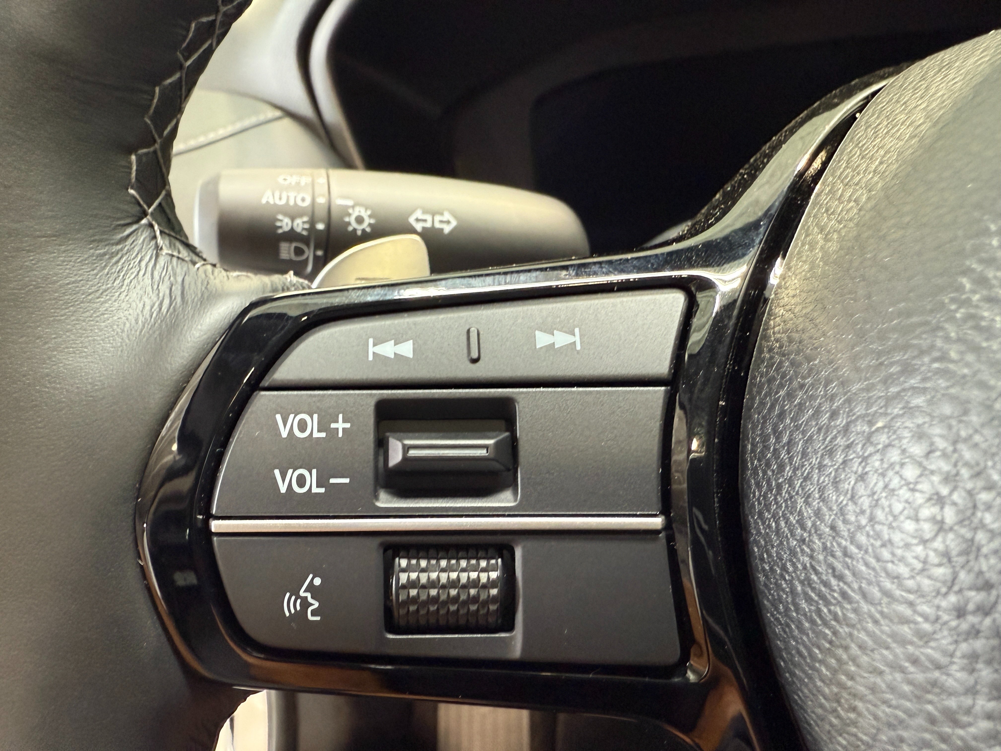 Used 2025 Acura ADX AWD image 17