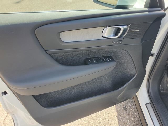 Certified 2025 Volvo XC40 B5 Ultra w/ Protection Package Premier AWD/4WD image 10