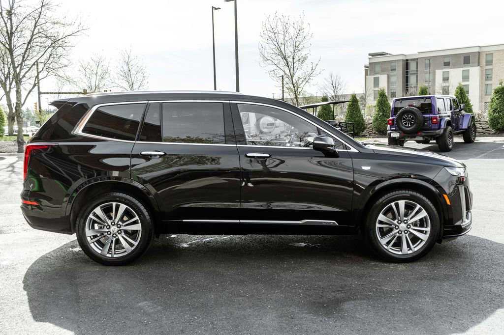 Used 2024 Cadillac XT6 Premium Luxury image 3
