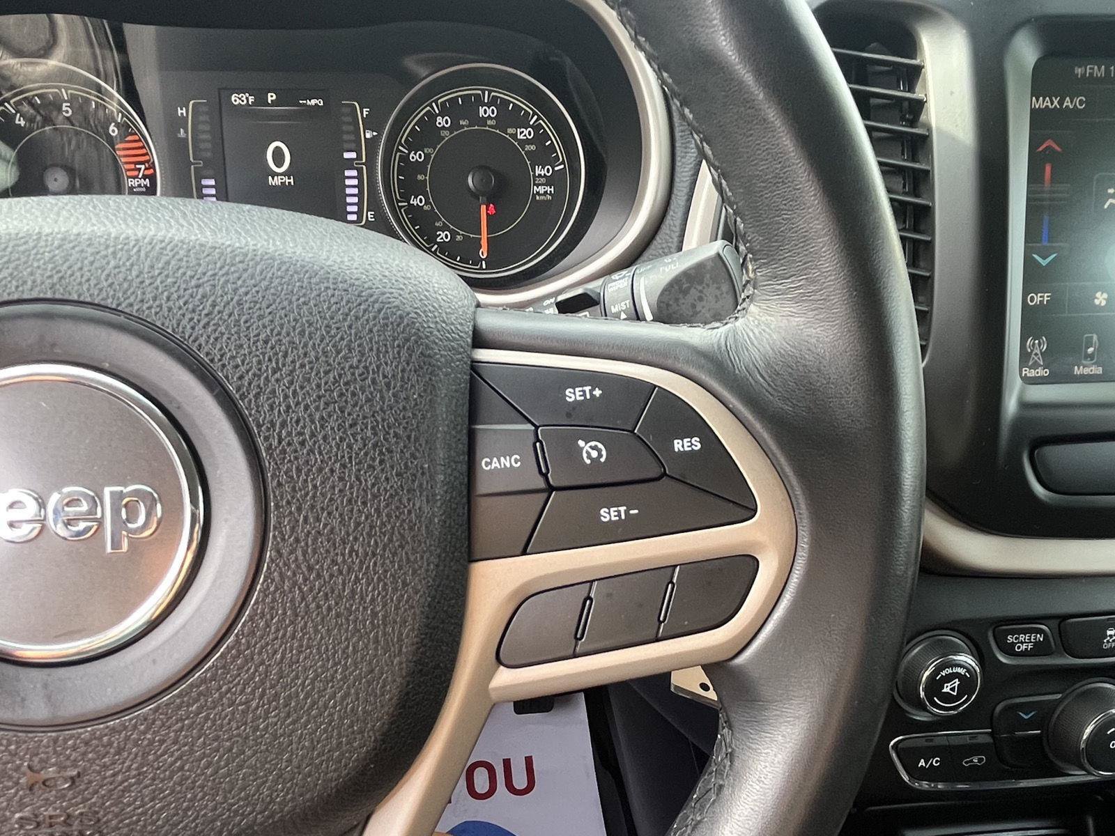 Used 2017 Jeep Cherokee Latitude FWD image 10