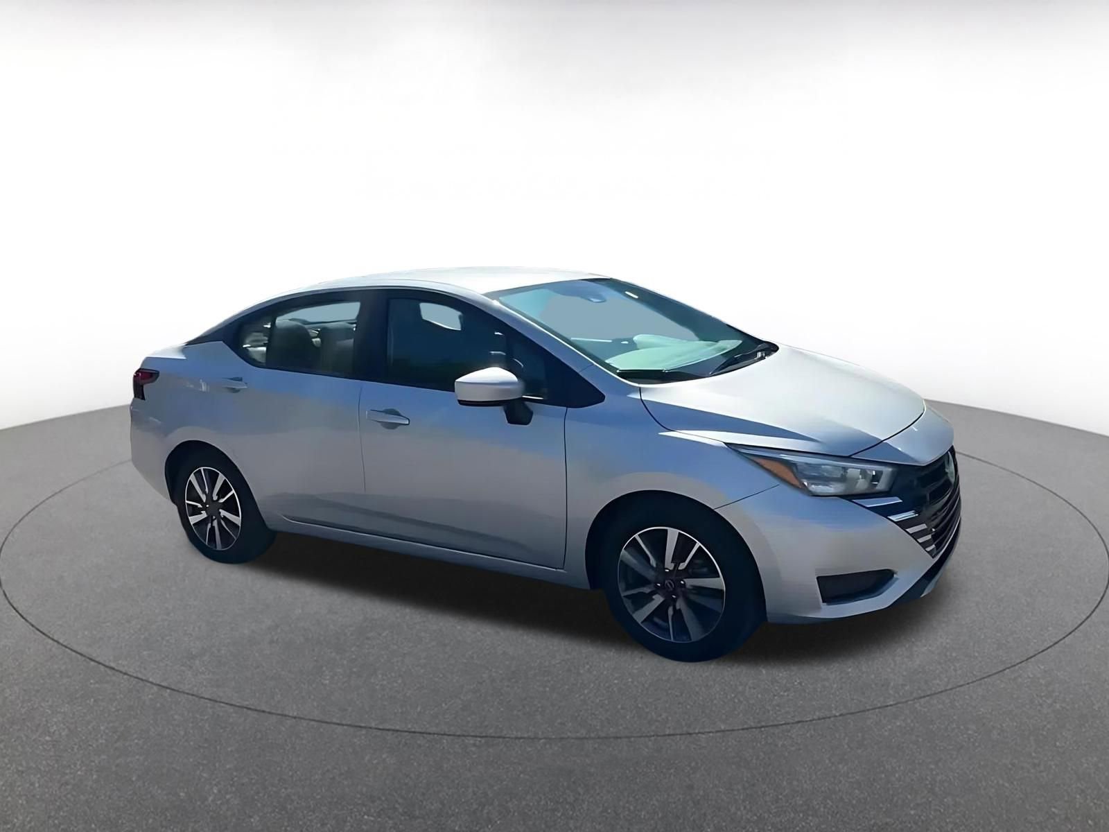 Used 2025 Nissan Versa SV image 2