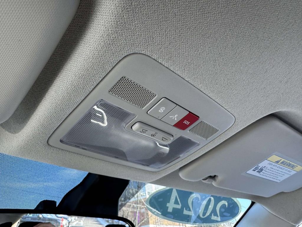 Certified 2024 Hyundai Venue Limited image 29