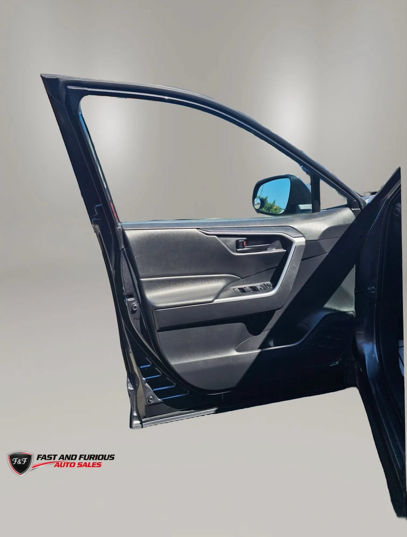 Used 2021 Toyota RAV4 LE AWD/4WD image 11