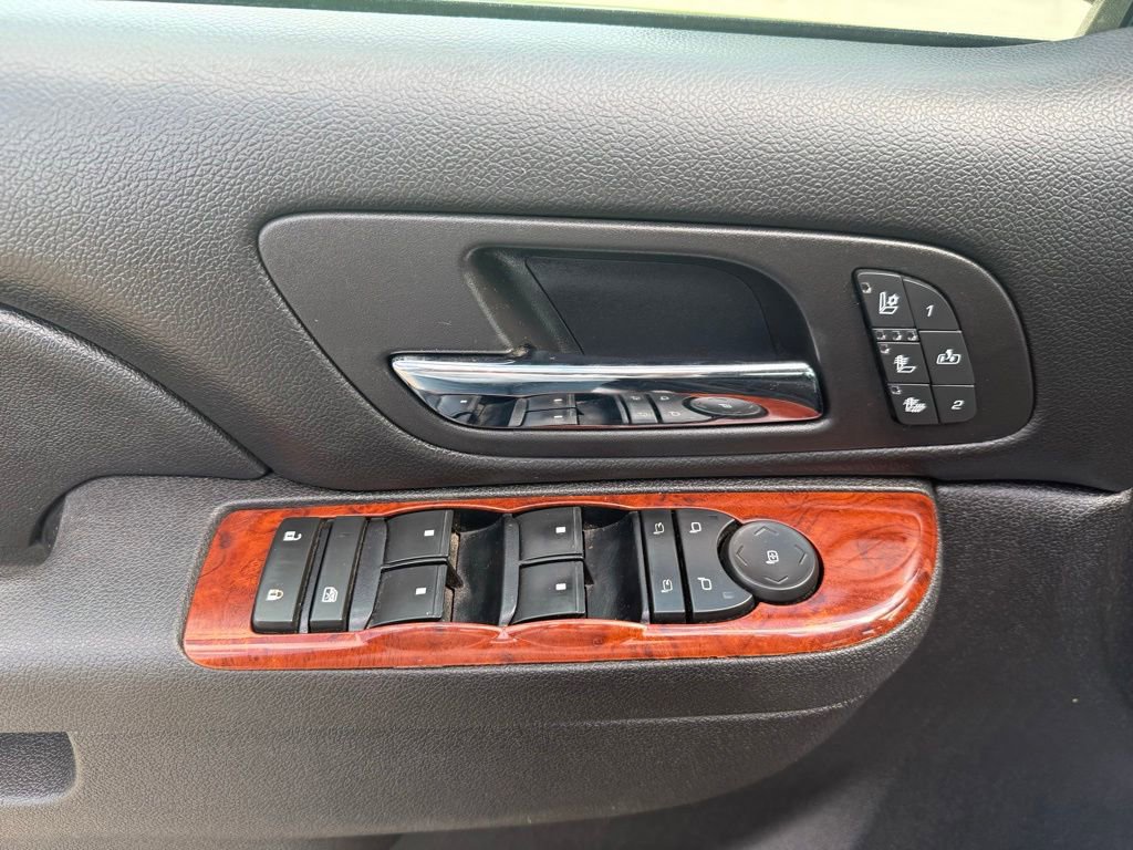 Used 2013 Chevrolet Avalanche LTZ AWD/4WD image 22