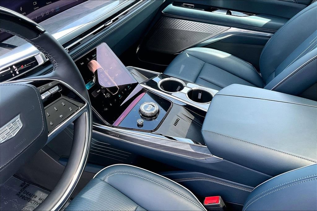 Certified 2025 Cadillac Escalade IQ Luxury 2 w/ LPO, Premium Carpet Package AWD/4WD image 18