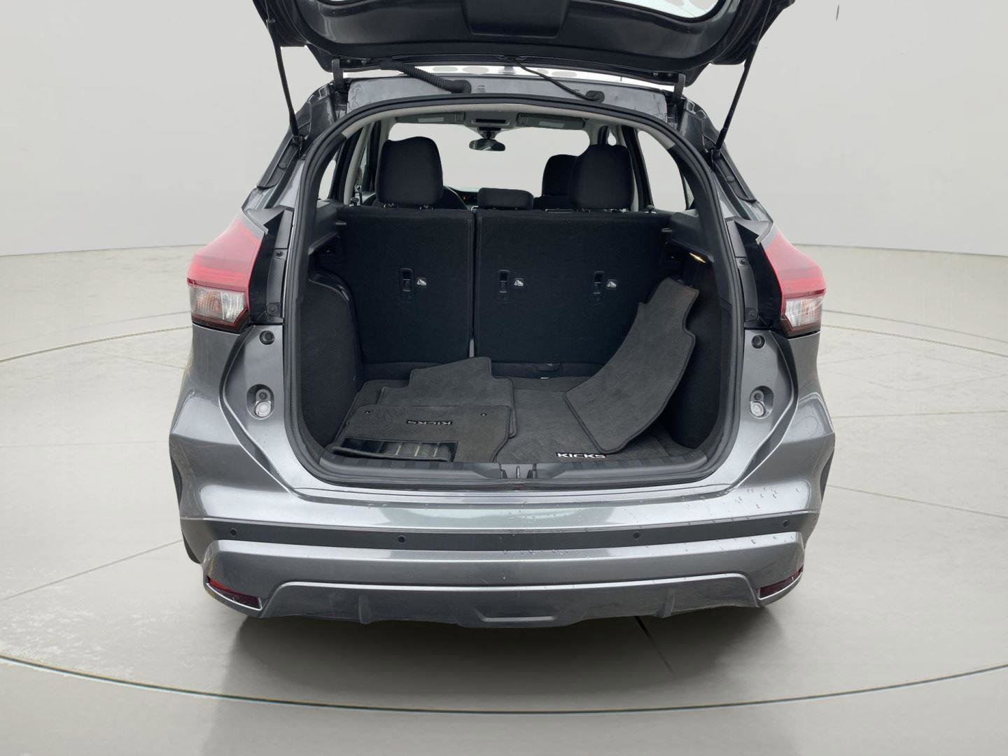 Used 2023 Nissan Kicks S image 9