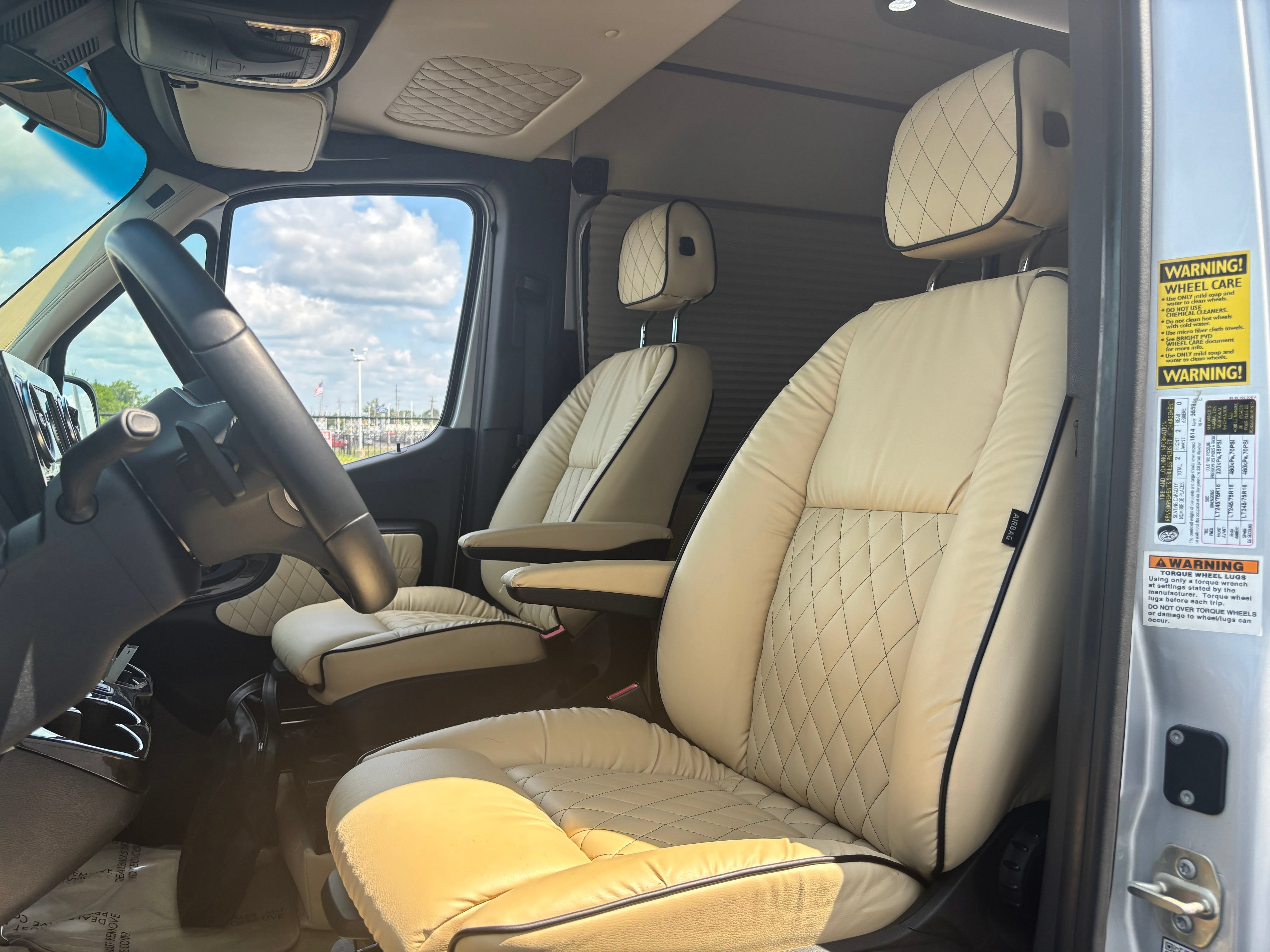 Used 2020 Mercedes-Benz Sprinter 2500 w/ Windows All Around Package image 21
