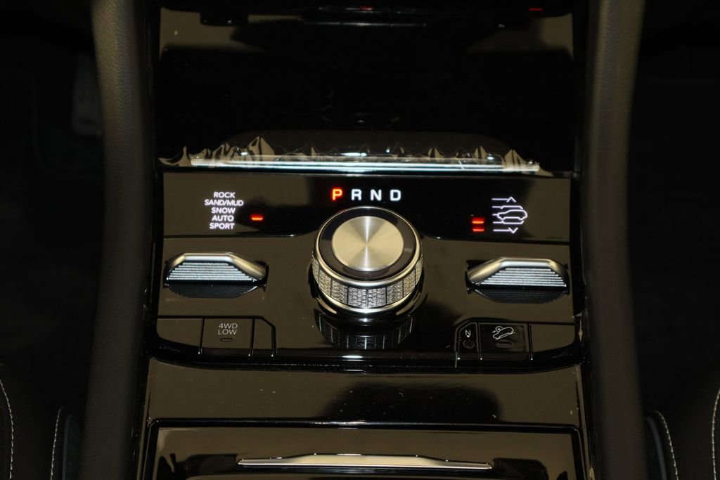 New 2024 Jeep Grand Cherokee Overland image 10