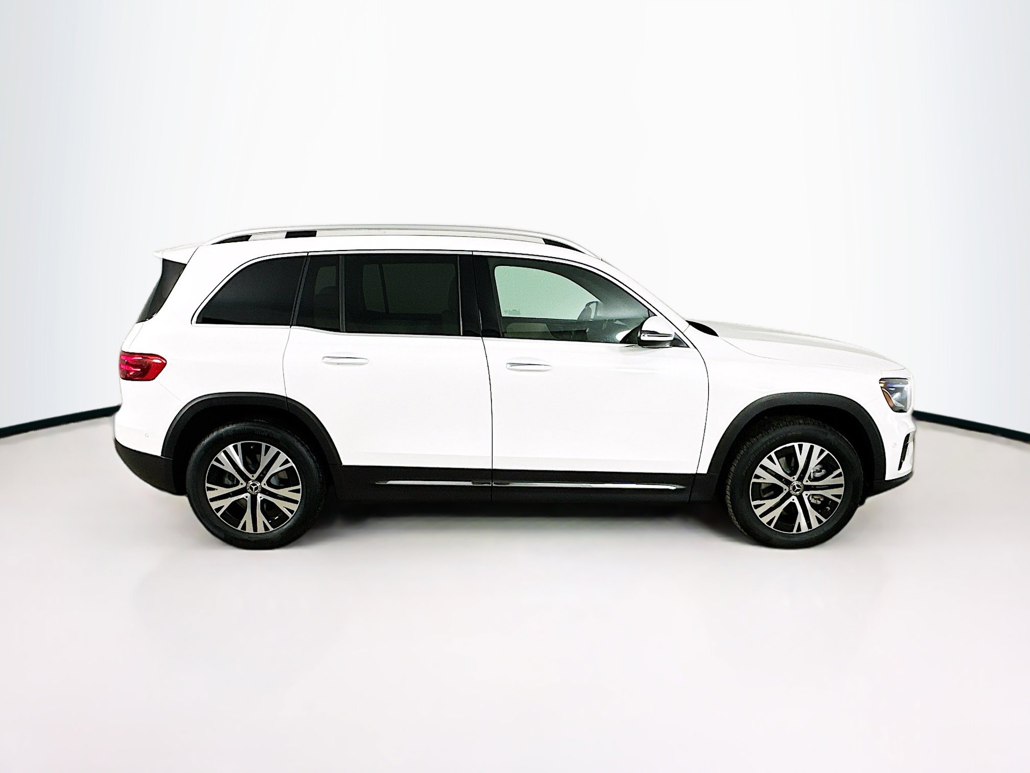 Certified 2025 Mercedes-Benz GLB 250 4MATIC image 4