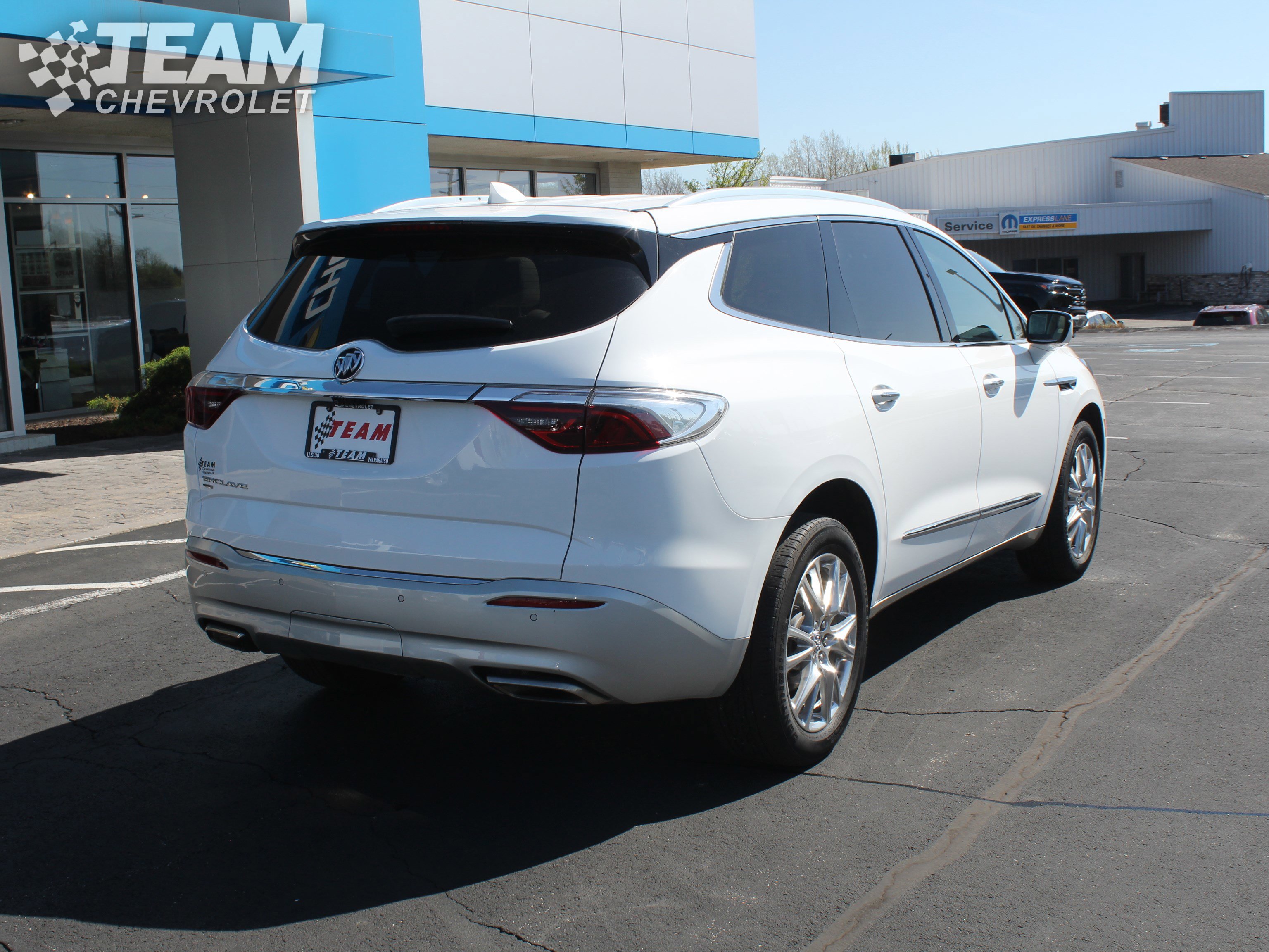 Used 2023 Buick Enclave Essence w/ Experience Buick Package AWD/4WD image 4