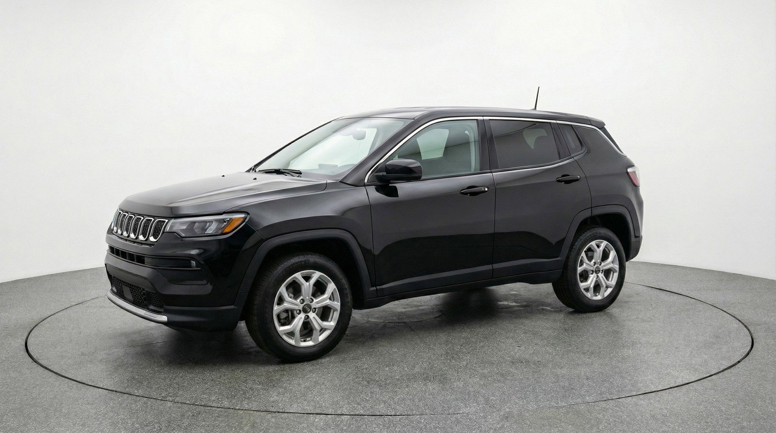 Used 2025 Jeep Compass Latitude image 3