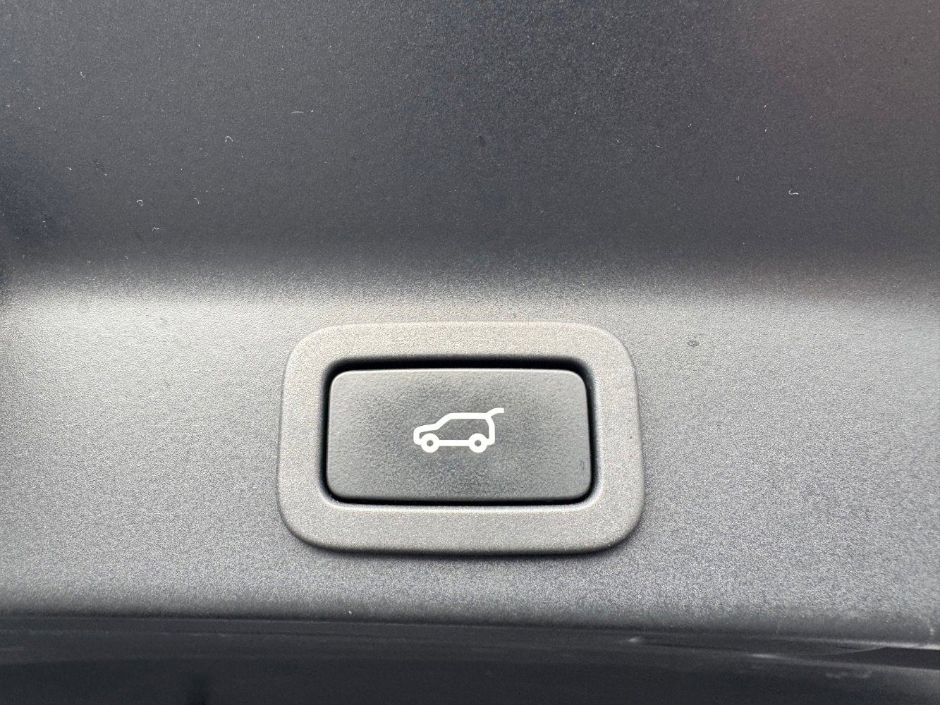 Used 2018 Jaguar F-PACE Premium image 21