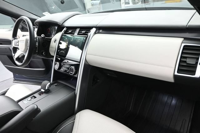 Used 2024 Land Rover Discovery Metropolitan Edition AWD/4WD image 31