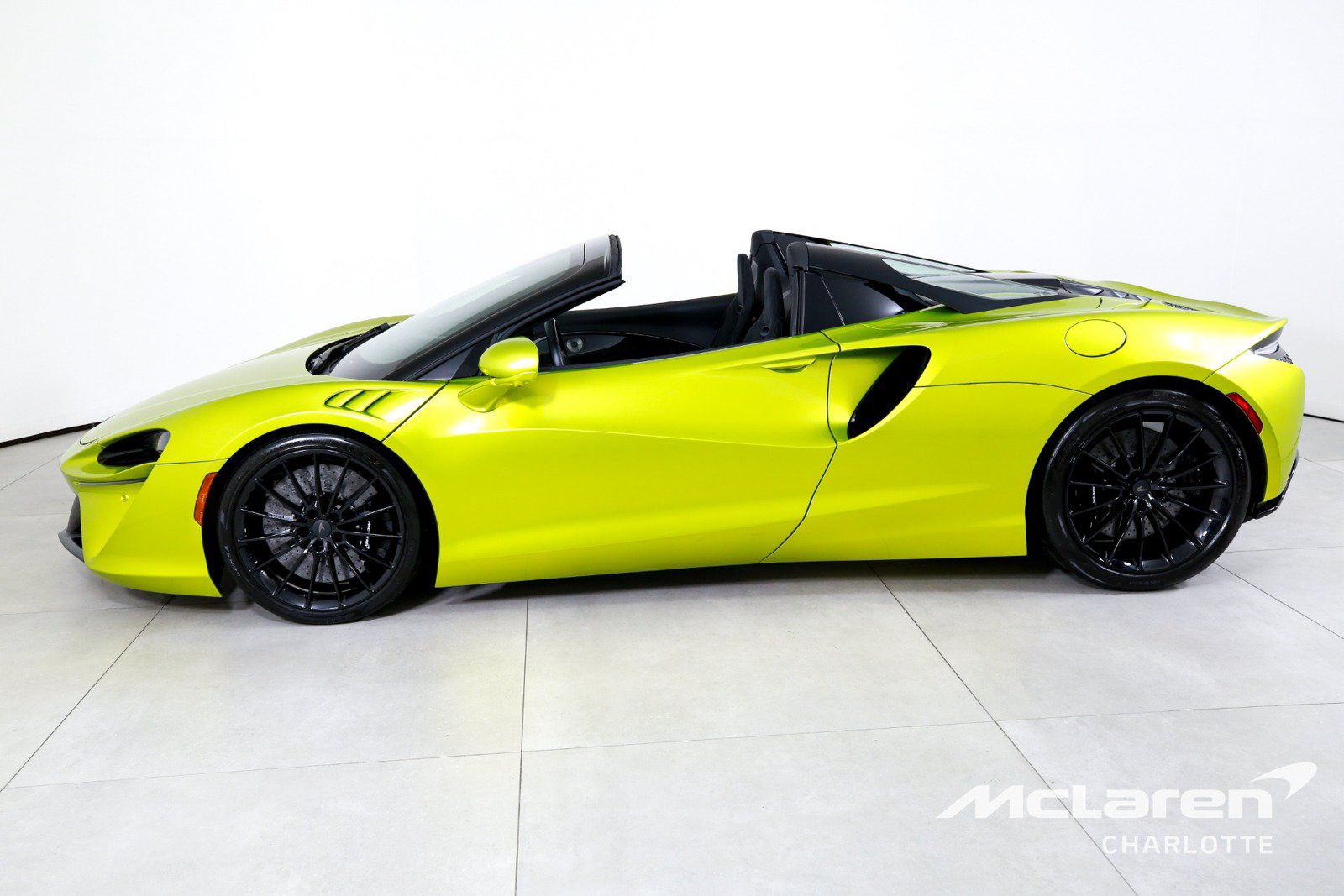 Used 2025 McLaren Artura Spider RWD image 7