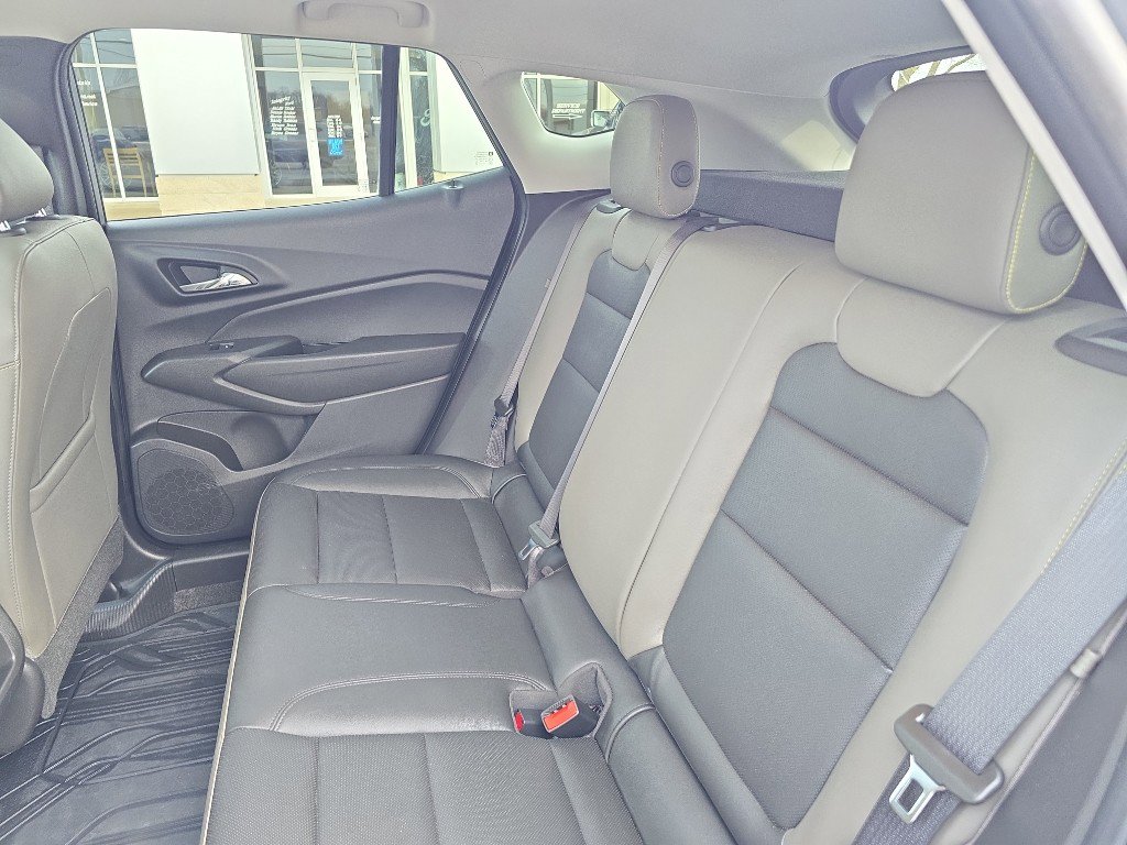 Used 2025 Chevrolet Trax ACTIV w/ Sunroof Package image 16