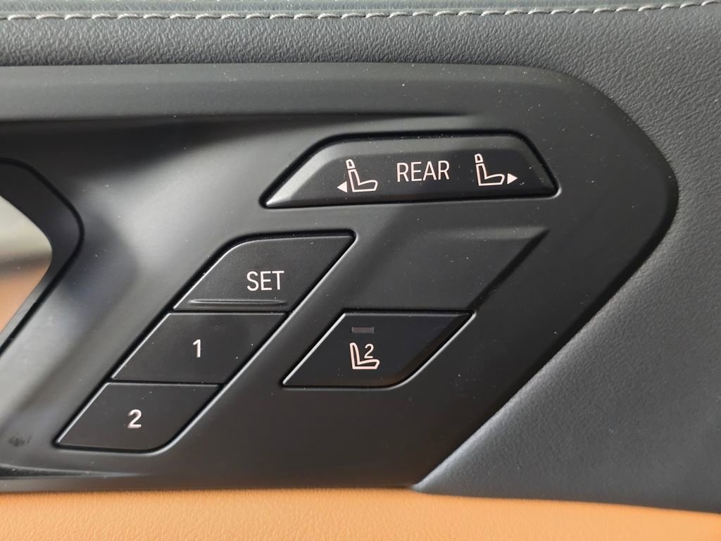 Used 2026 BMW X7 xDrive40i image 16