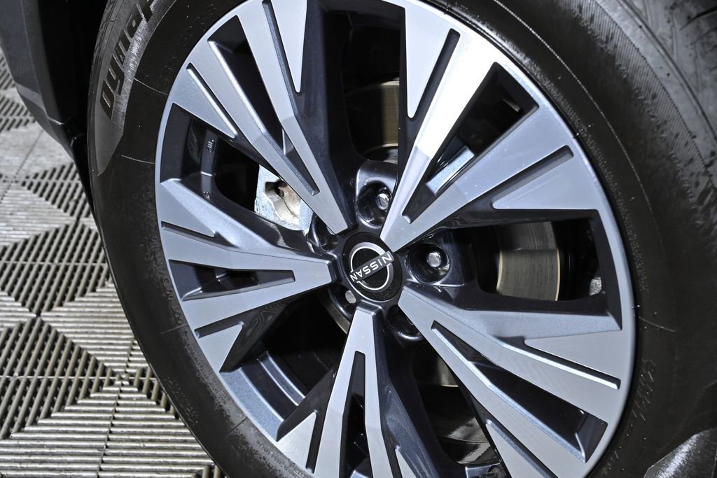 Certified 2023 Nissan Rogue SV image 30