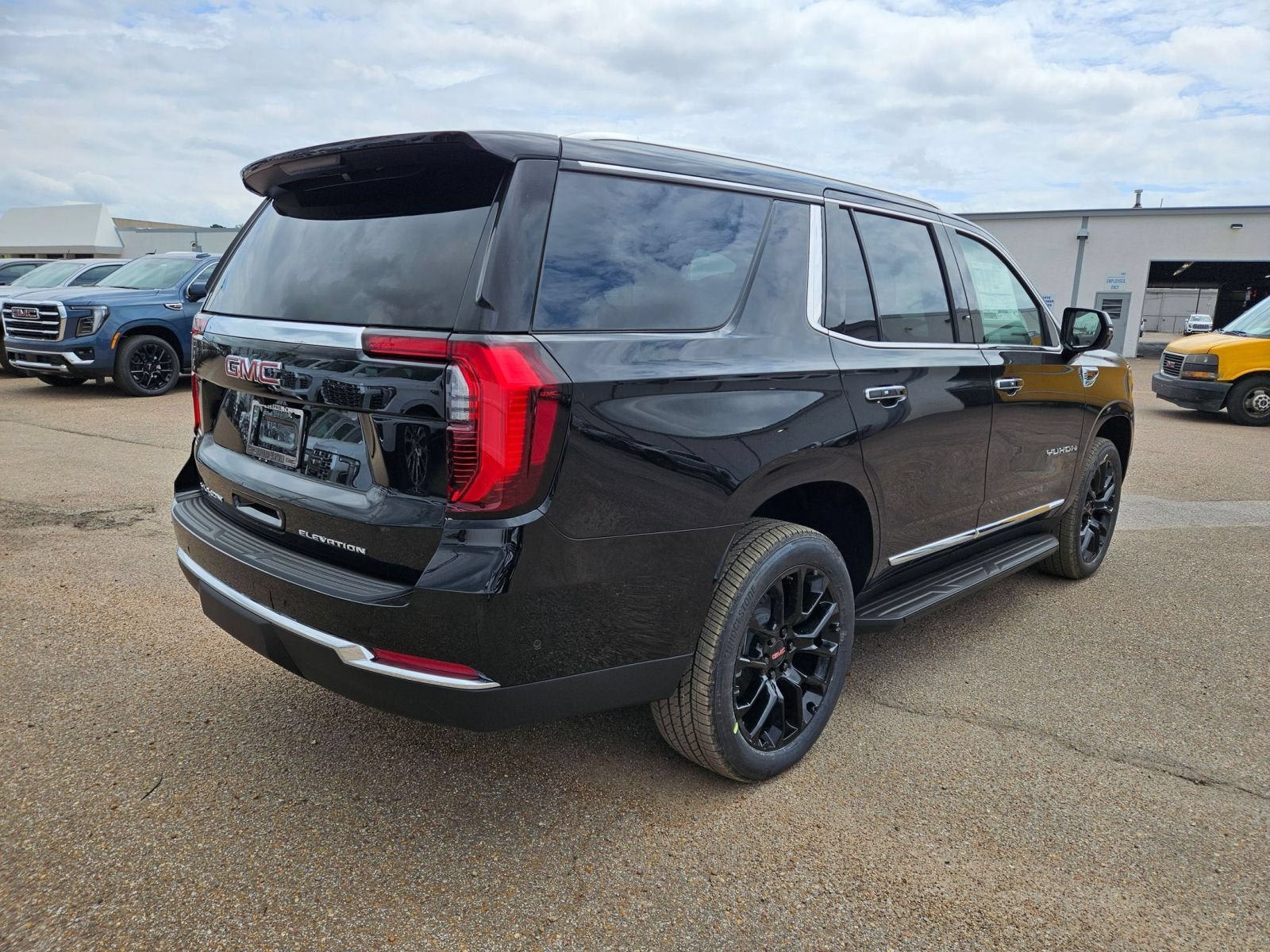 New 2026 GMC Yukon Elevation AWD/4WD image 6