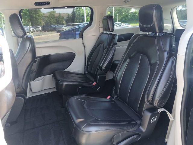 Used 2023 Chrysler Pacifica Touring-L FWD image 22