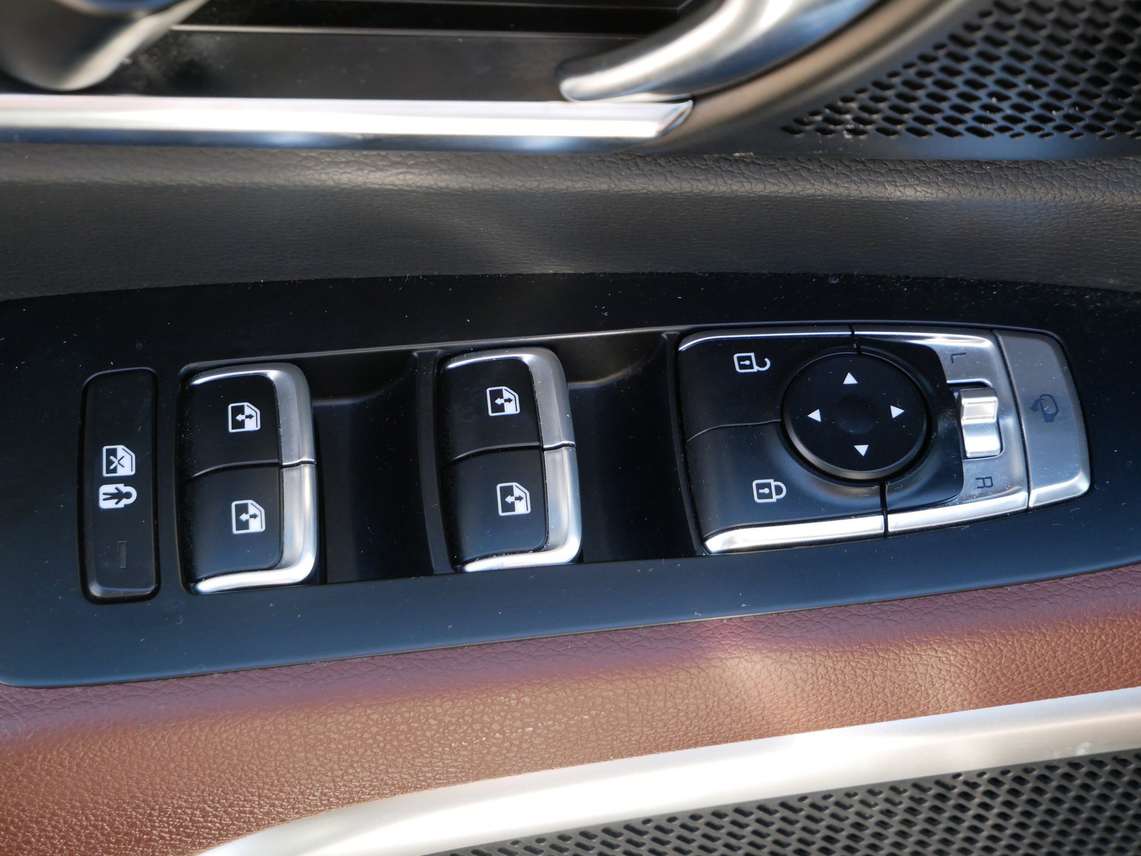 Used 2023 Kia Telluride EX w/ EX Captain's Chair Package image 19