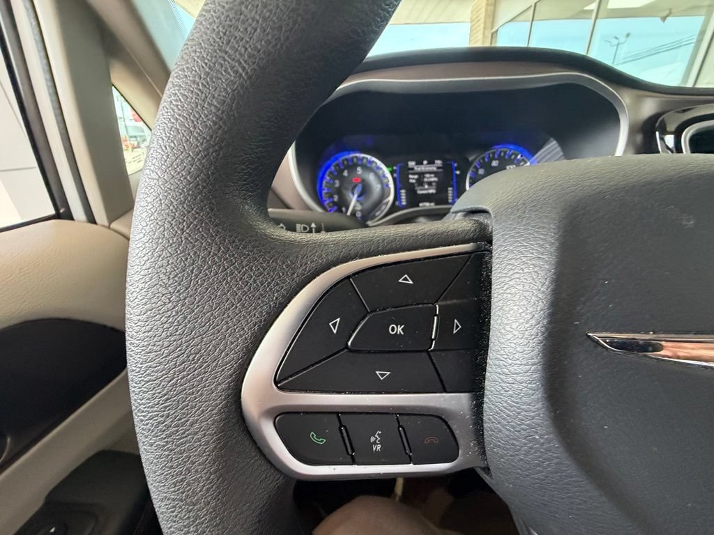 Used 2018 Chrysler Pacifica Touring Plus FWD image 33