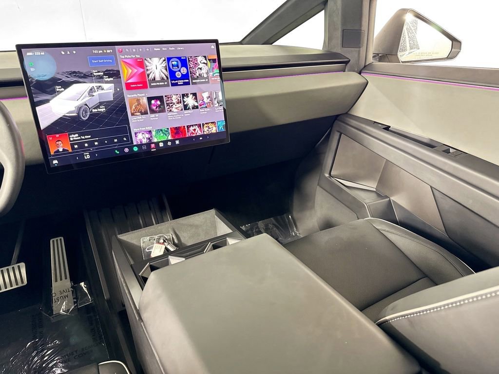 Used 2024 Tesla Cybertruck AWD Crew Cab image 23