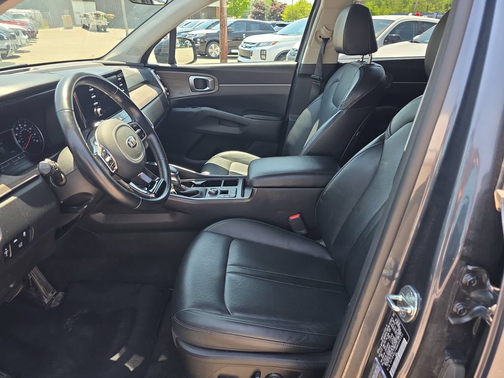 Certified 2021 Kia Sorento EX w/ Panoramic Sunroof Package AWD/4WD image 9