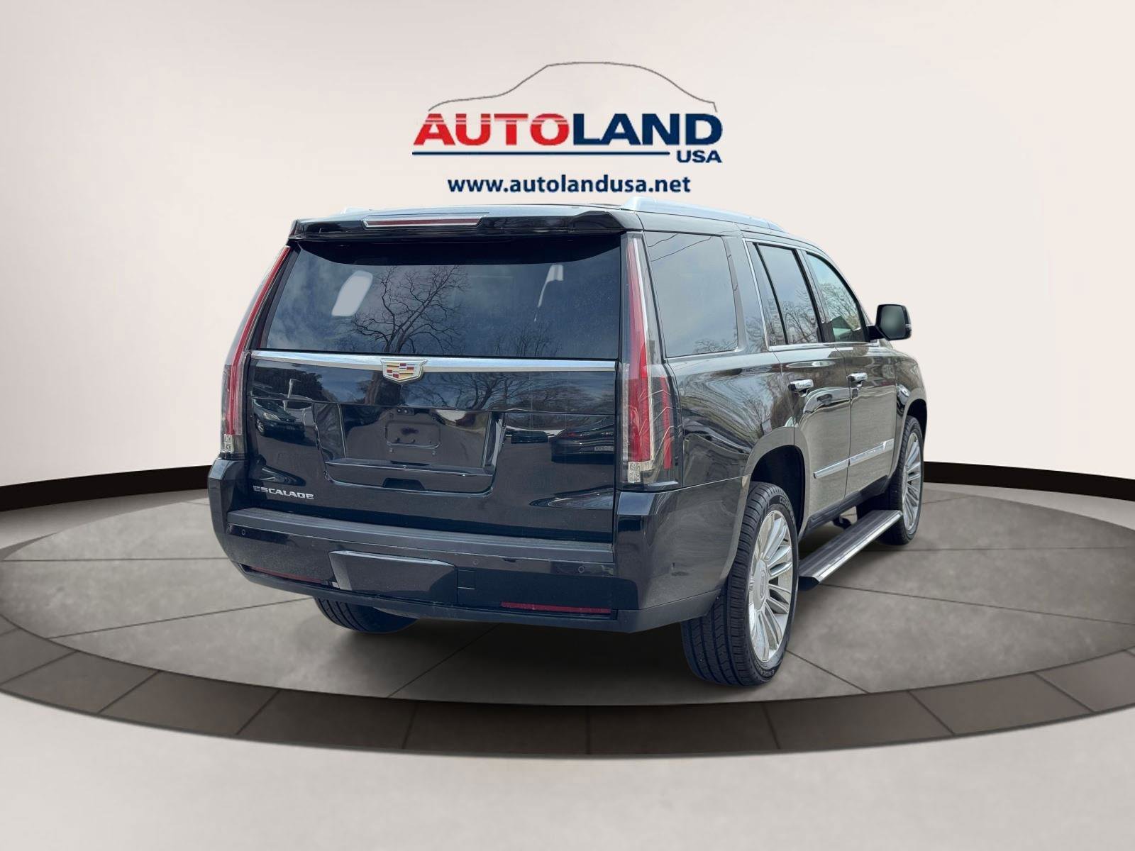 Used 2019 Cadillac Escalade Platinum AWD/4WD image 4