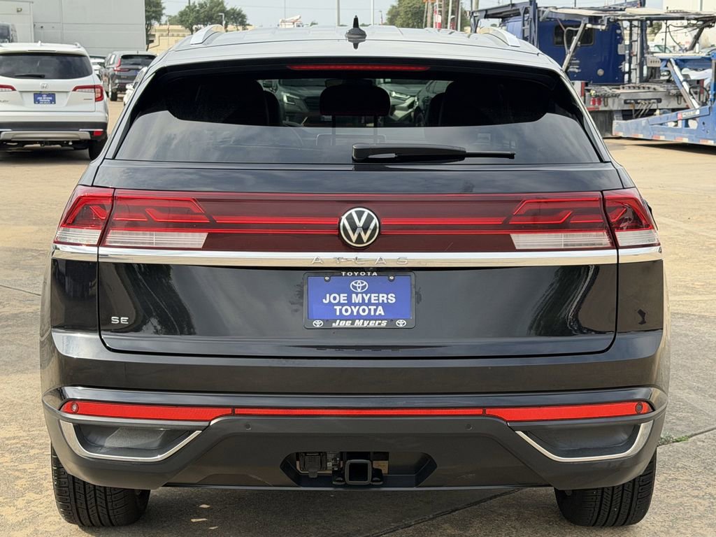 Used 2024 Volkswagen Atlas Cross Sport SE FWD image 12