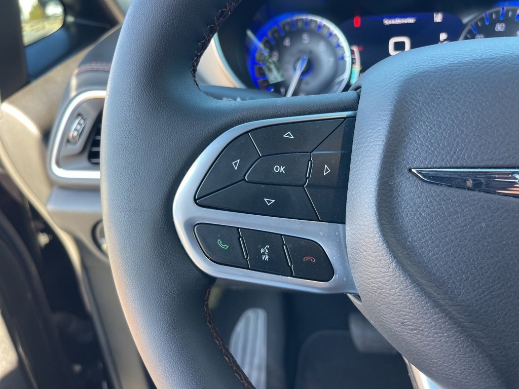 Used 2024 Chrysler Pacifica Pinnacle w/ Trailer Tow Group image 17