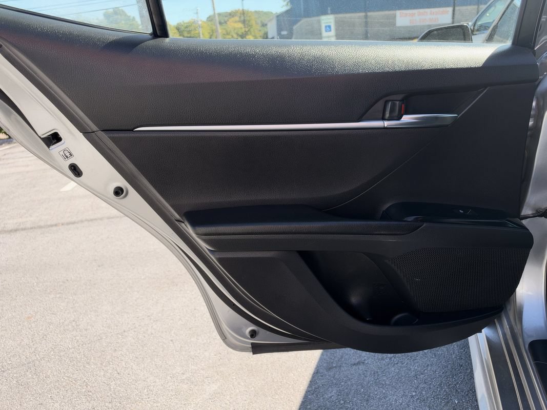 Used 2018 Toyota Camry SE w/ Moonroof Package FWD image 24